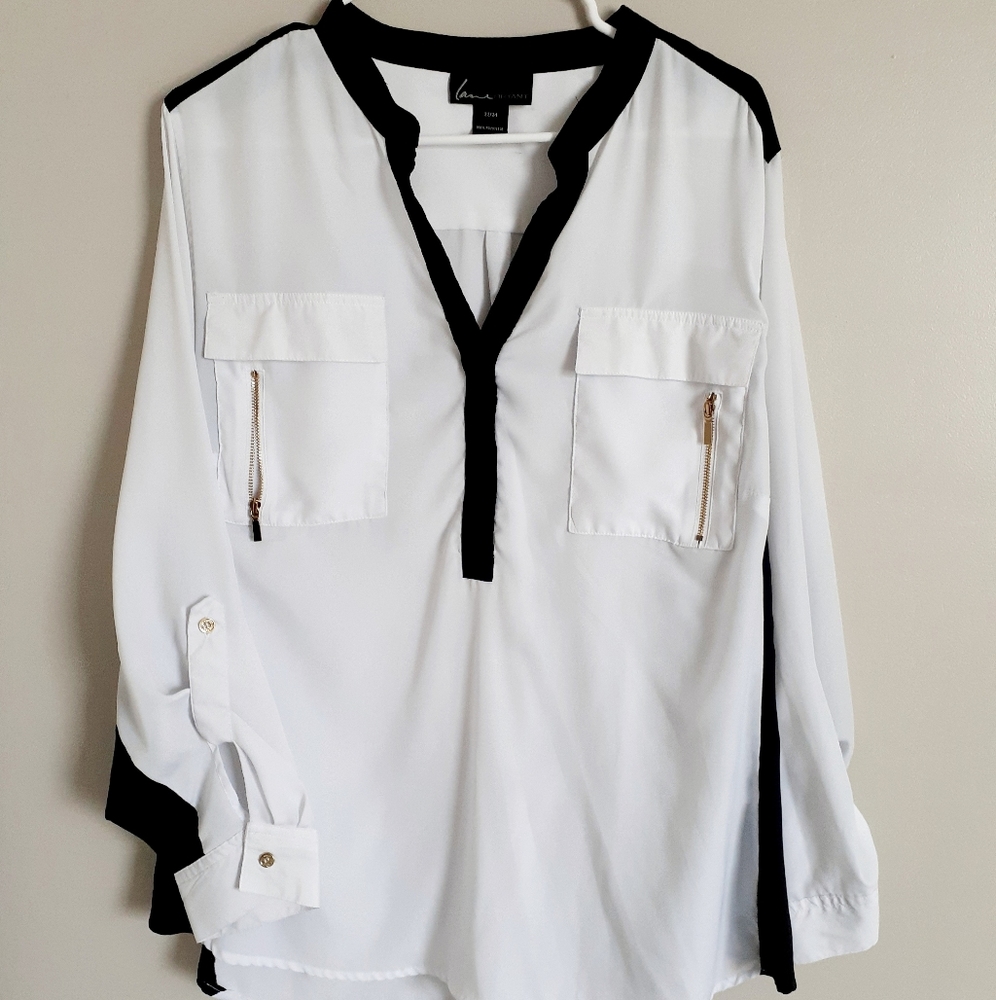 Lane Bryant Blk and White V Neck Blouse 22/24